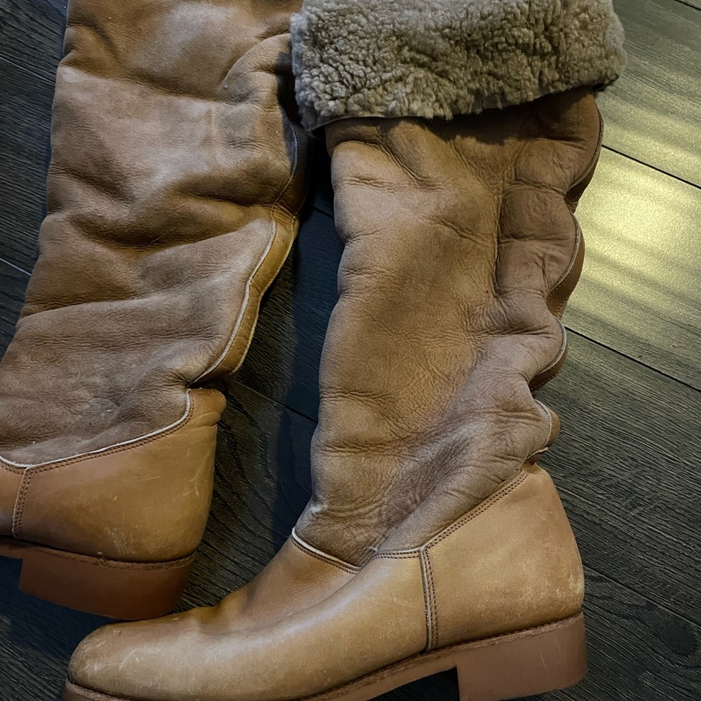 EUC vintage 1980s Roots sheepskin boots